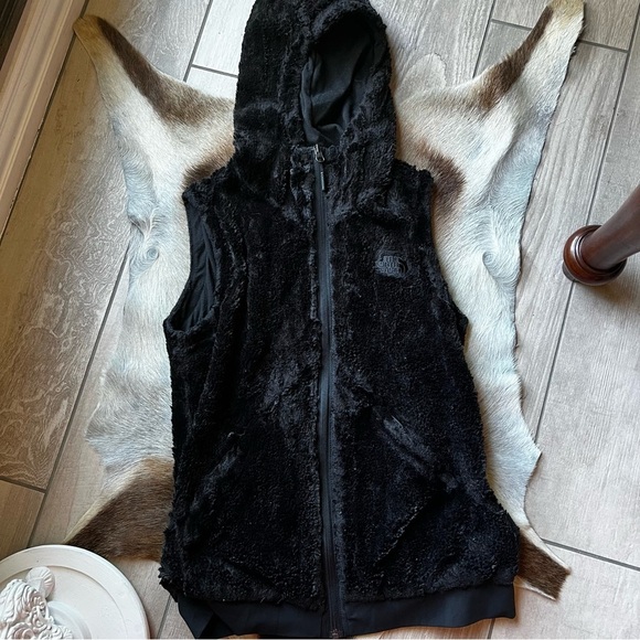 The North Face Faux Fur Hooded Vest Zip Up Jacket - Picture 2 of 5